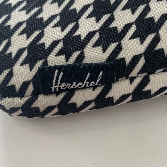 Herschel Mini-Tablet Pouch/Bag - Picture 3 of 5
